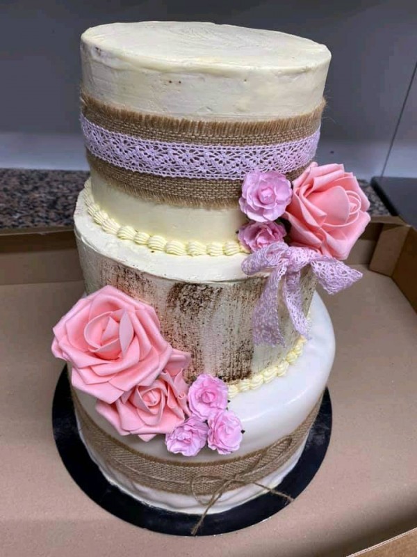 Nous organisons votre mariage à Bernay et ses environs, du vin d'honneur à la pièce montée...